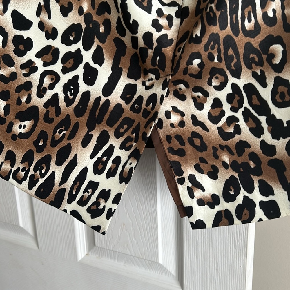 Suit, leopard print - Picture 8 of 10